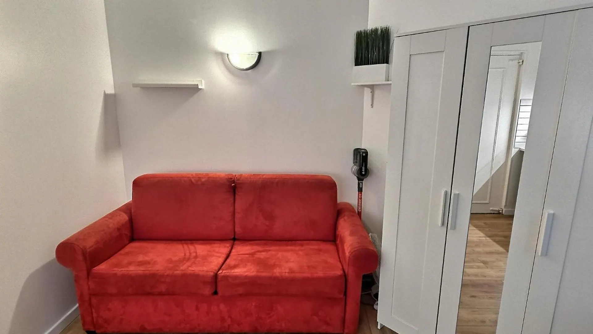 Studio Cosy, Champs-Elysees, Arc De Triomphe 3 Min Paris 0*,  France