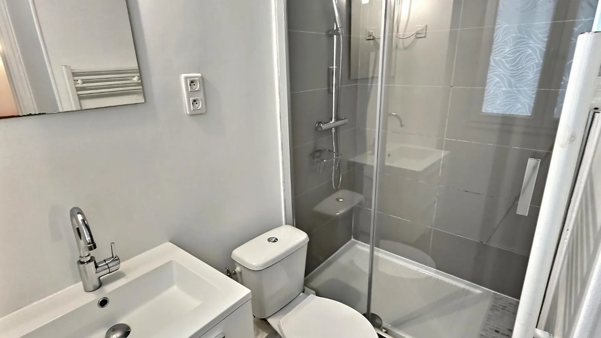 Studio Cosy, Champs-Elysees, Arc De Triomphe 3 Min Paris Apartment